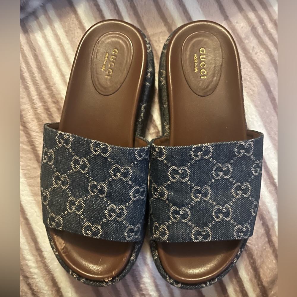 Gucci slid sandals size 8